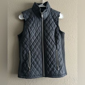 Gray Ip up vest with two pockets
